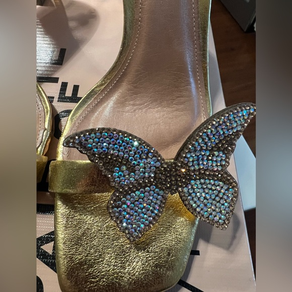 Vicenza Butterfly Wrap
Heels NEW - Picture 2 of 10